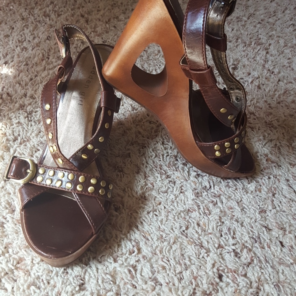 Shoe - Picture 2 of 3